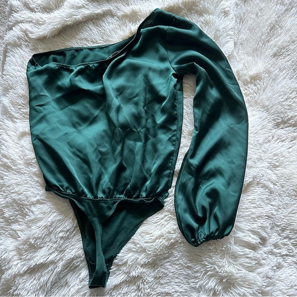 Abercrombie Sexy Emerald Green Satin One Shoulder Bodysuit Size Small - Picture 5 of 7